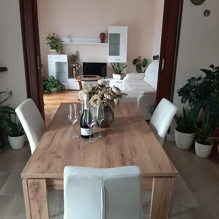 Lorena With Sea View Appartamento Rovigno