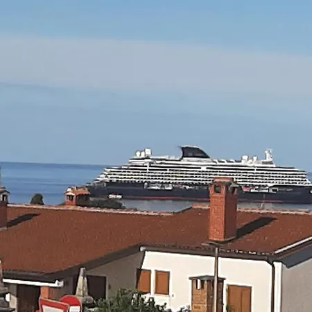 Lorena With Sea View *