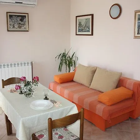 Lorena With Sea View Apartman *